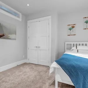 West Cozy Retreat By Host Launch ゲストハウス バンクーバー