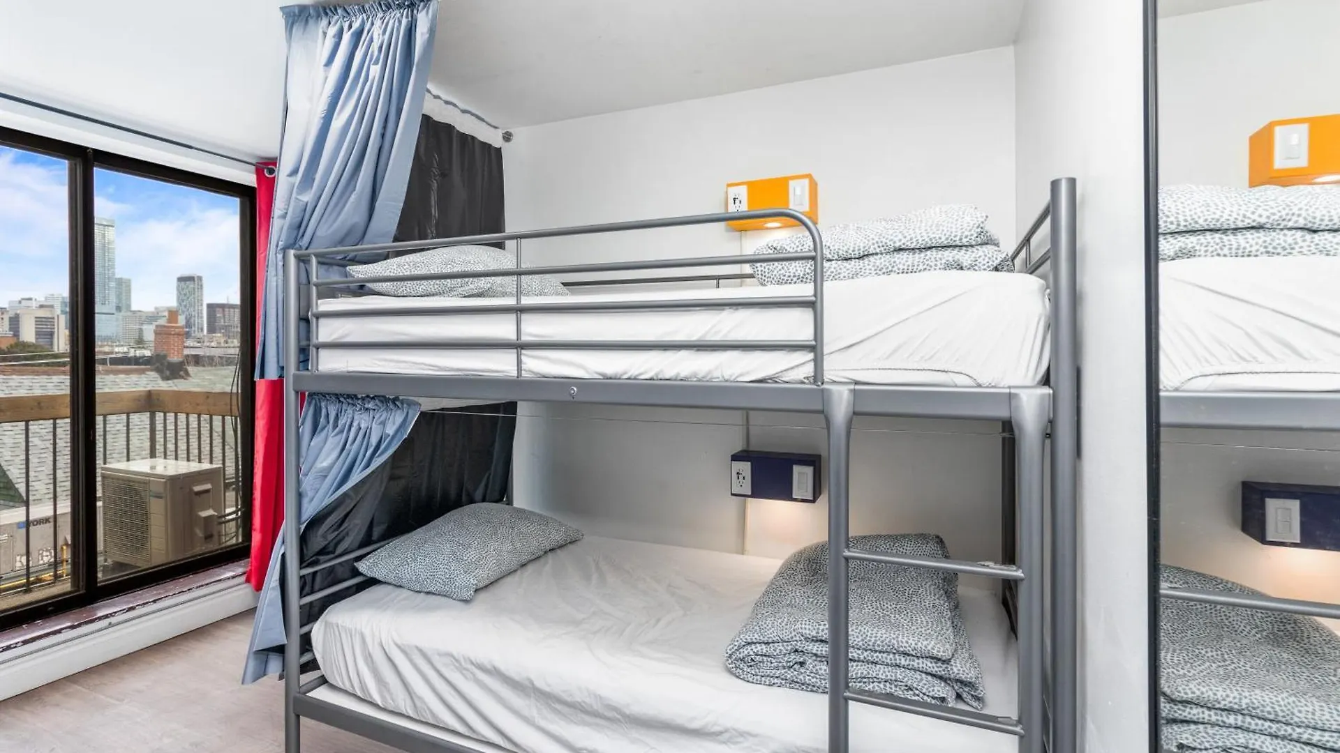 Samesun Toronto Hostel